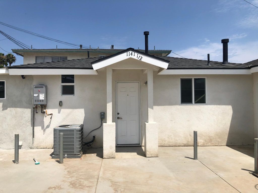 1141 1/2 W Walnut St, Santa Ana, CA 92703