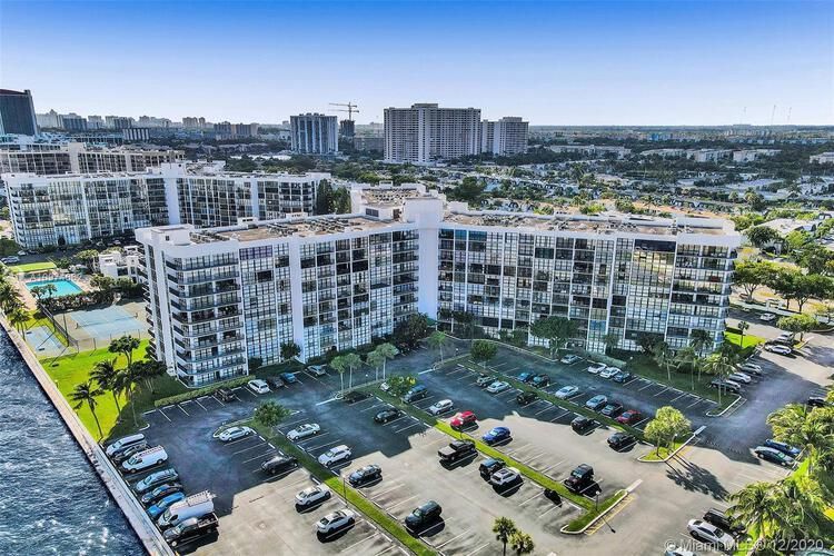 800 Parkview Dr, Hallandale Beach, FL 33009