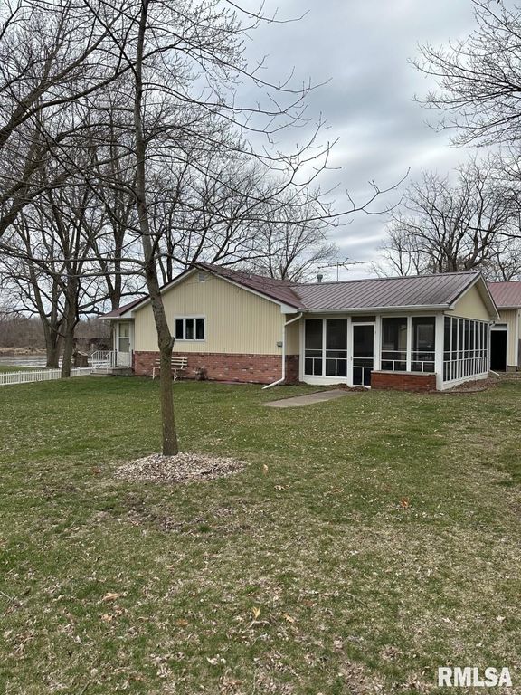 1559 Front St   #C, Moscow, IA 52760