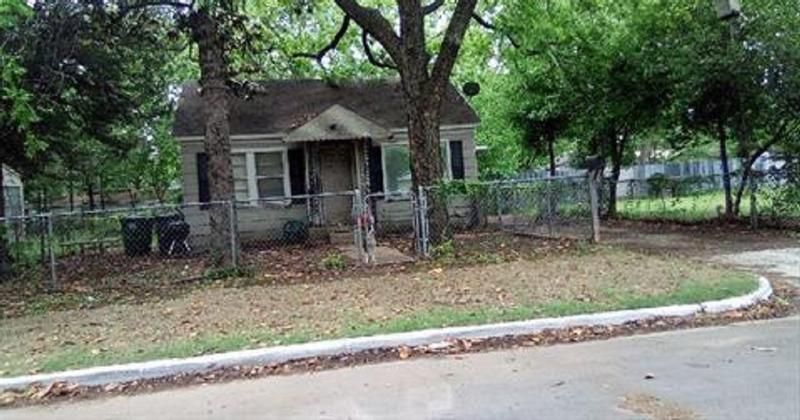 3740 E 4th St, Fort Worth, TX 76111