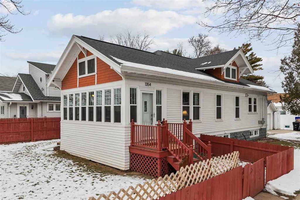 1354 W  Rogers Ave, Appleton, WI 54914