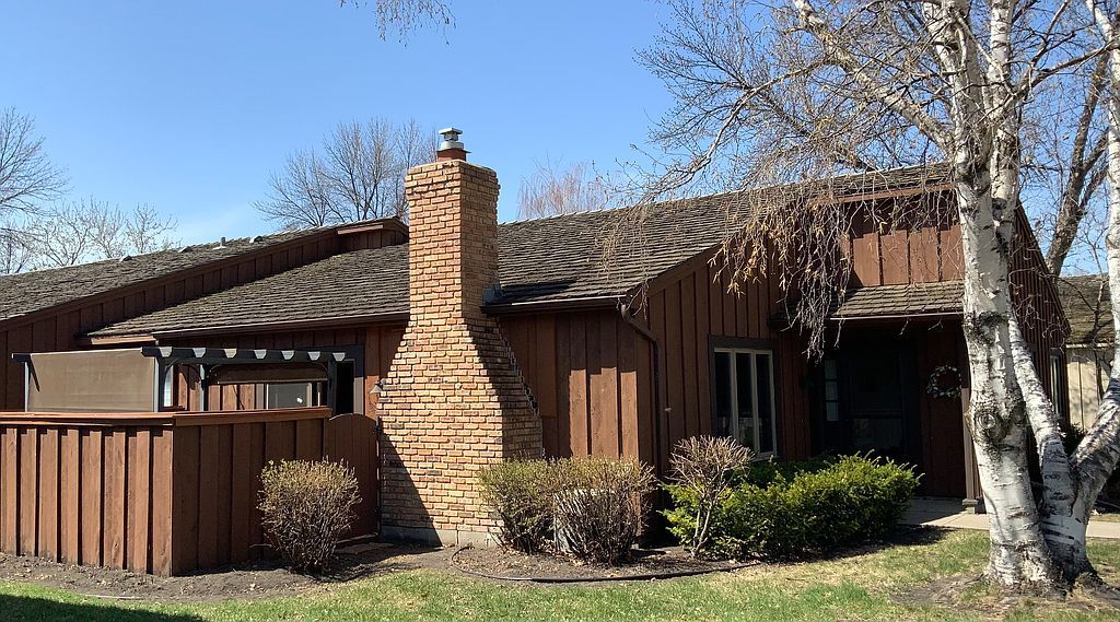 606 High Plains Ct, Grand Forks, ND 58201