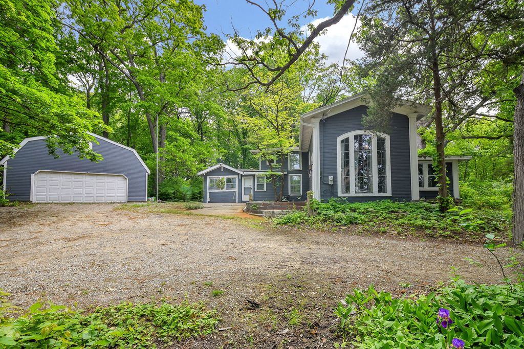 view 1st full size image of this home
