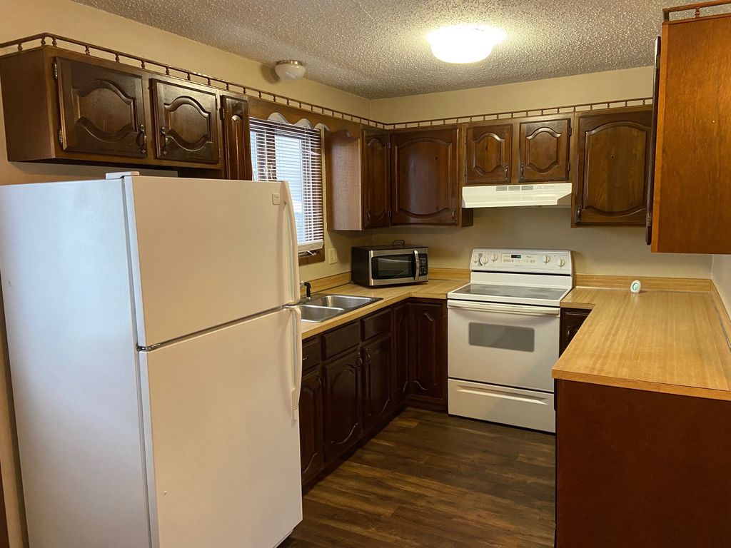 1233 S Washington St, Bismarck, ND 58504