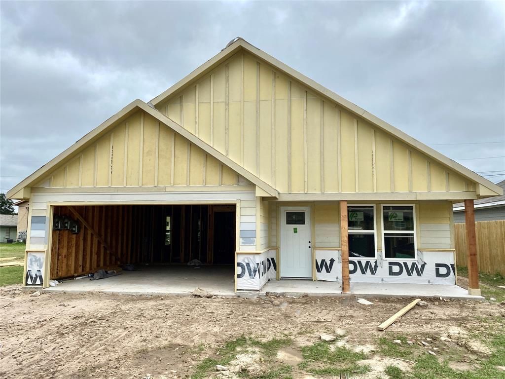 350 Edgewood Ave, Giddings, TX 78942