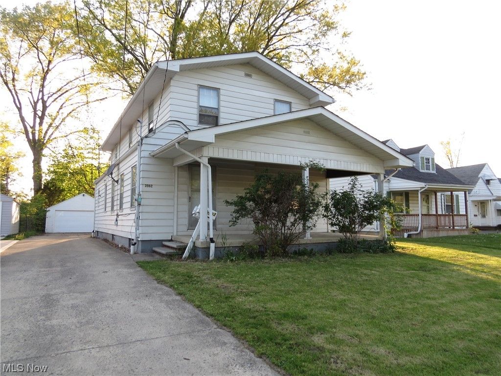 3982 Palm Ave, Lorain, OH 44055