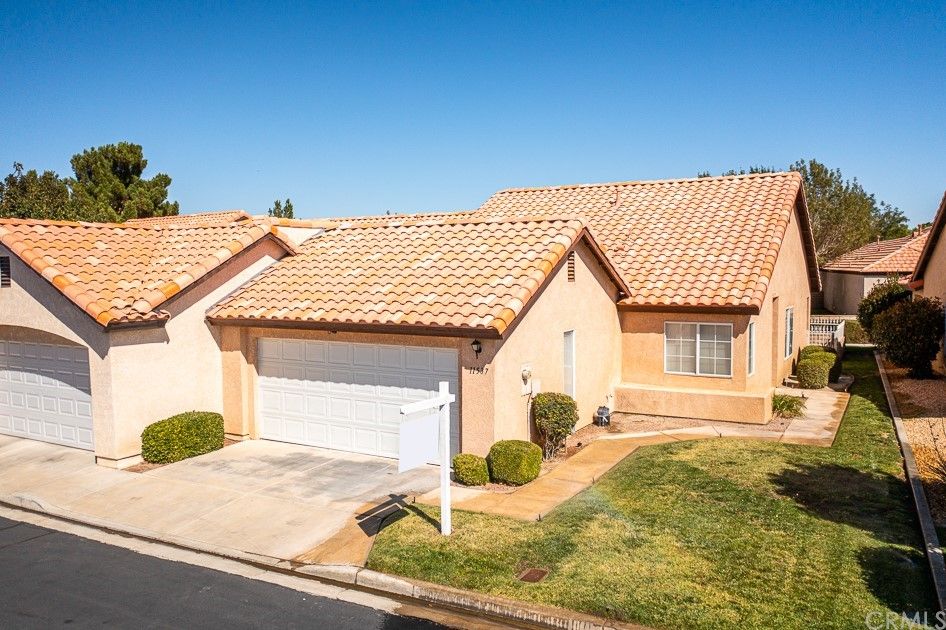 11537 Oak St, Apple Valley, CA 92308