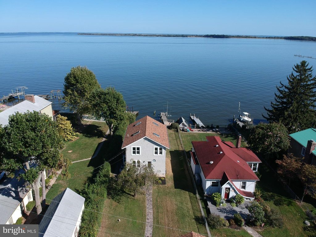 2513 Barrison Point Rd, Essex, MD 21221