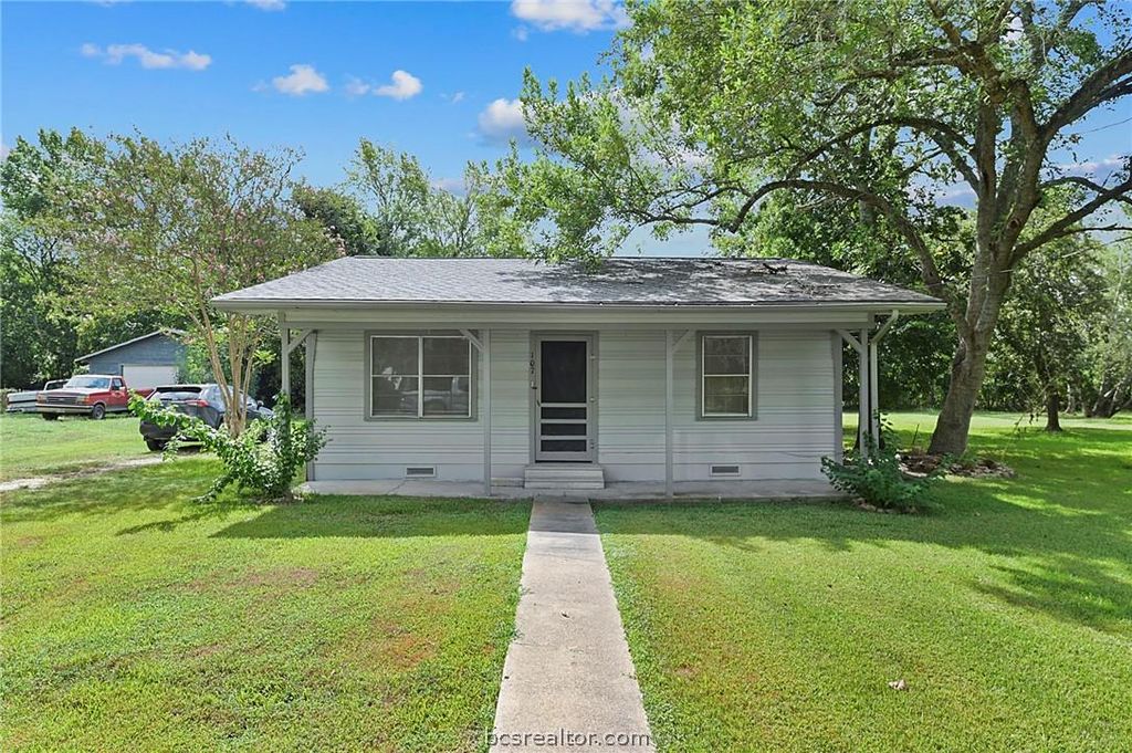 107 Skrabanek St, Snook, TX 77878