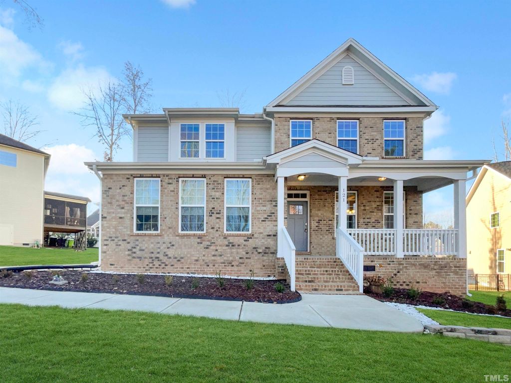 121 Stratford Ln, Clayton, NC 27527