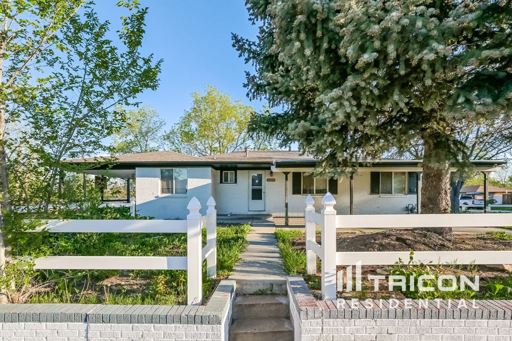 5412 Iris St, Arvada, CO 80002