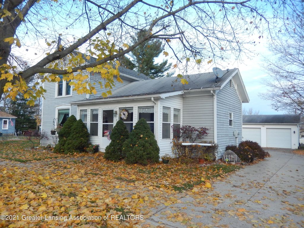 238 Quarterline St, Portland, MI 48875