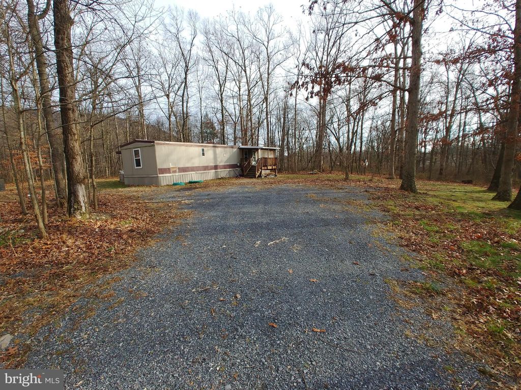 1120 Path Valley Rd, Fort Loudon, PA 17224