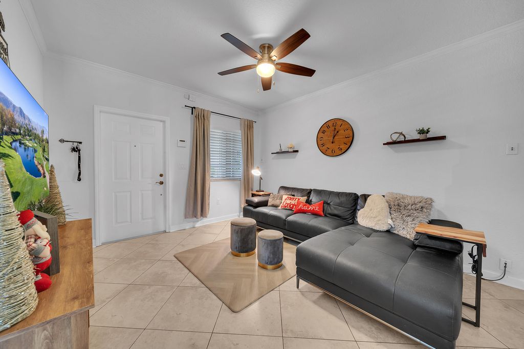 21477 SW 85th Ave, Miami, FL 33189