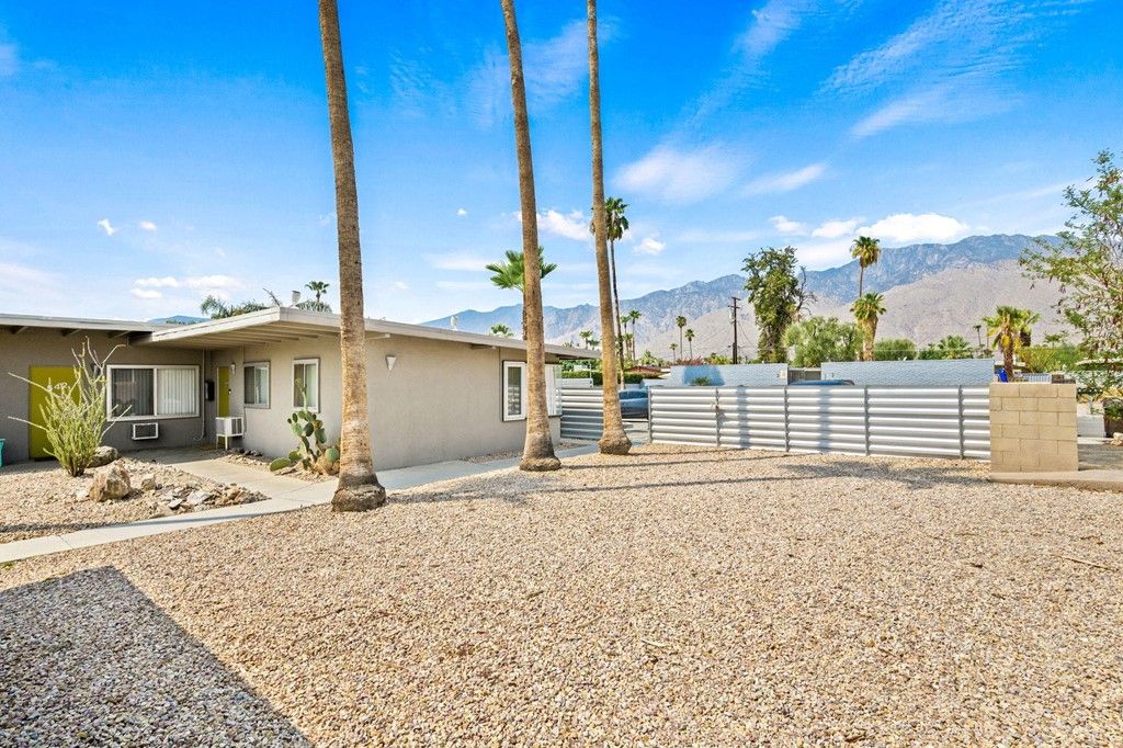 540 S Mountain View Dr, Palm Springs, CA 92264