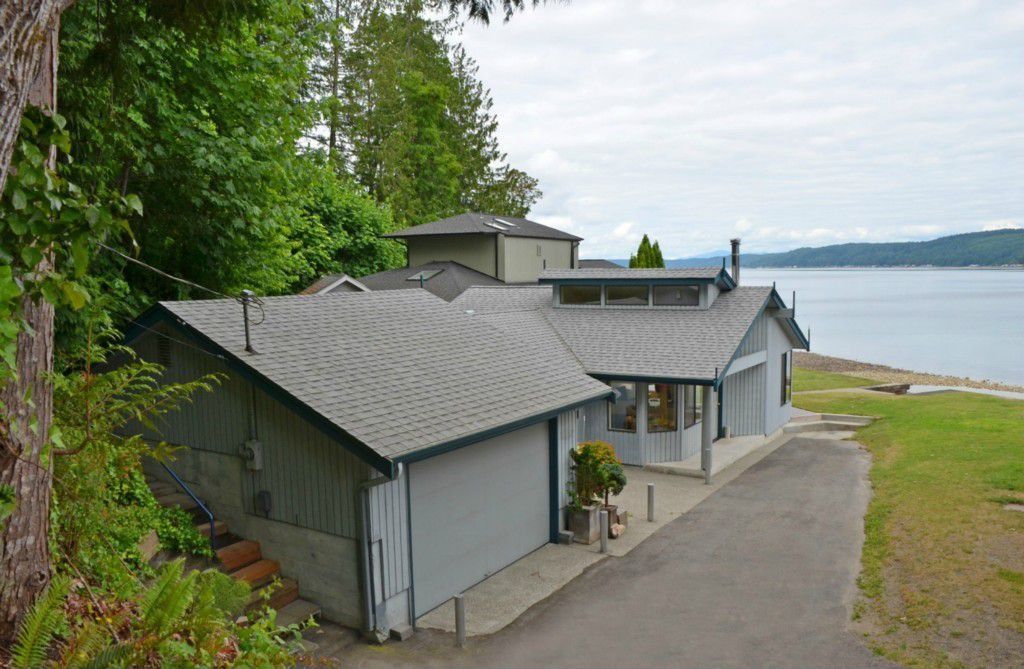 100 E  Rose Point Ln, Belfair, WA 98528