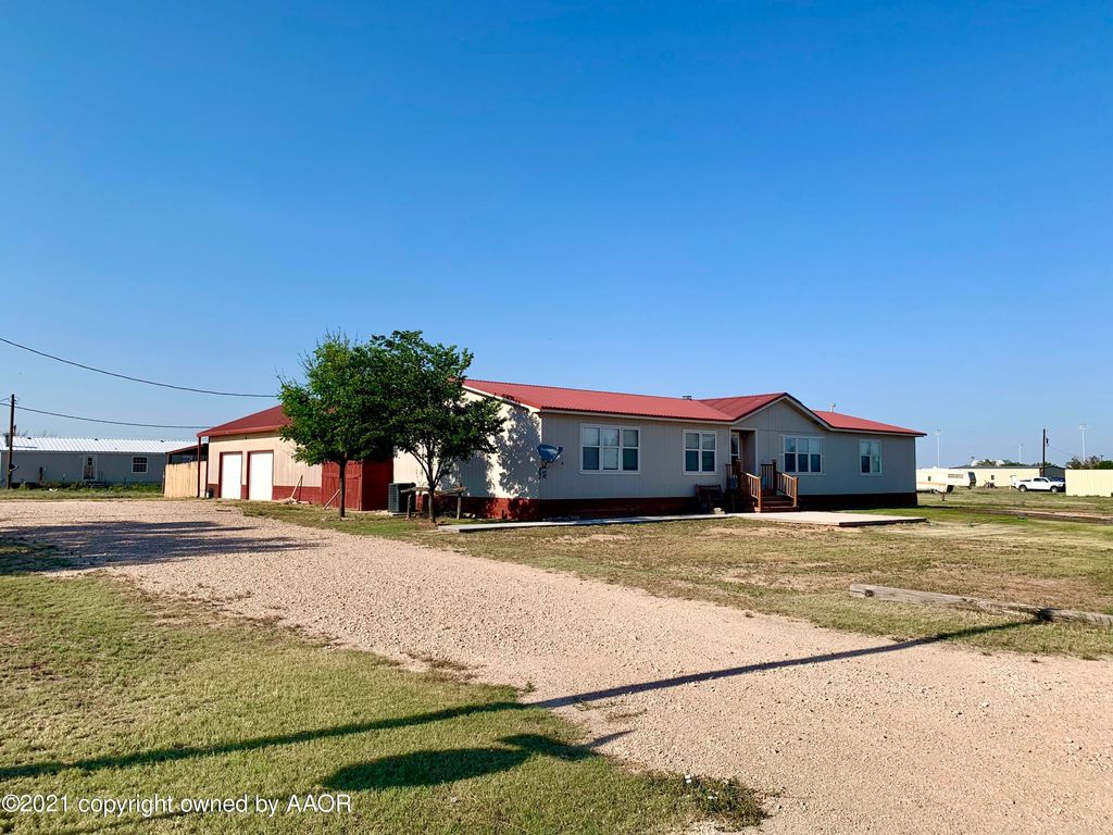 806 NW 4th St, Happy, TX 79042