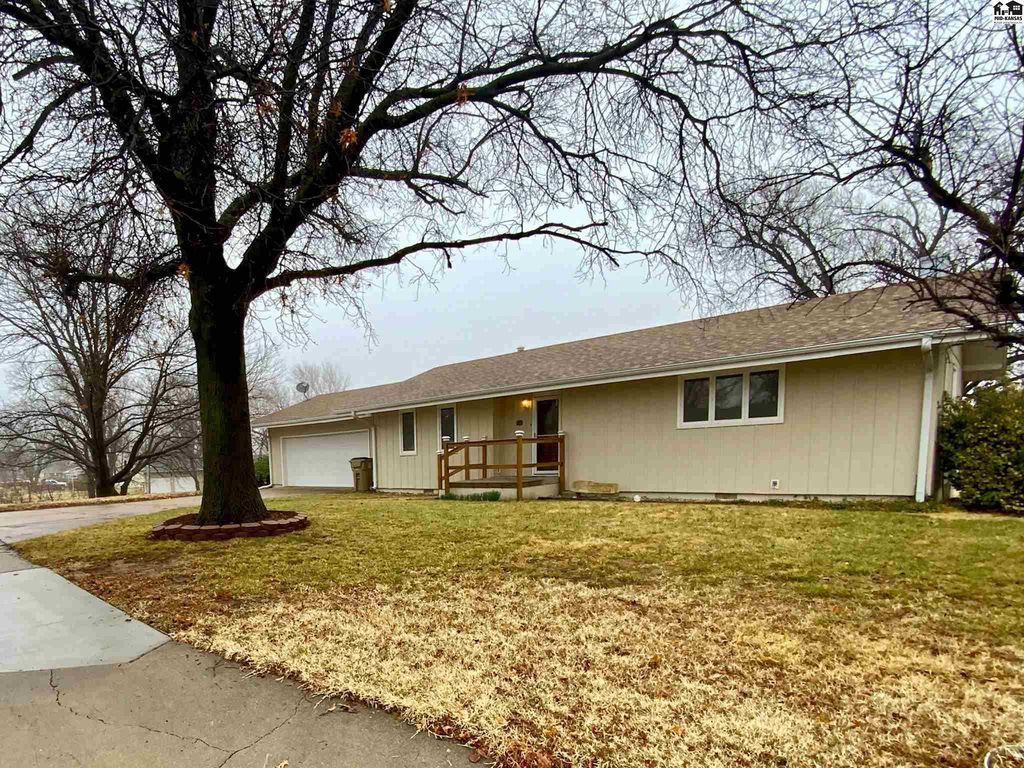 320 Sunflower Dr, Lyons, KS 67554 Trulia