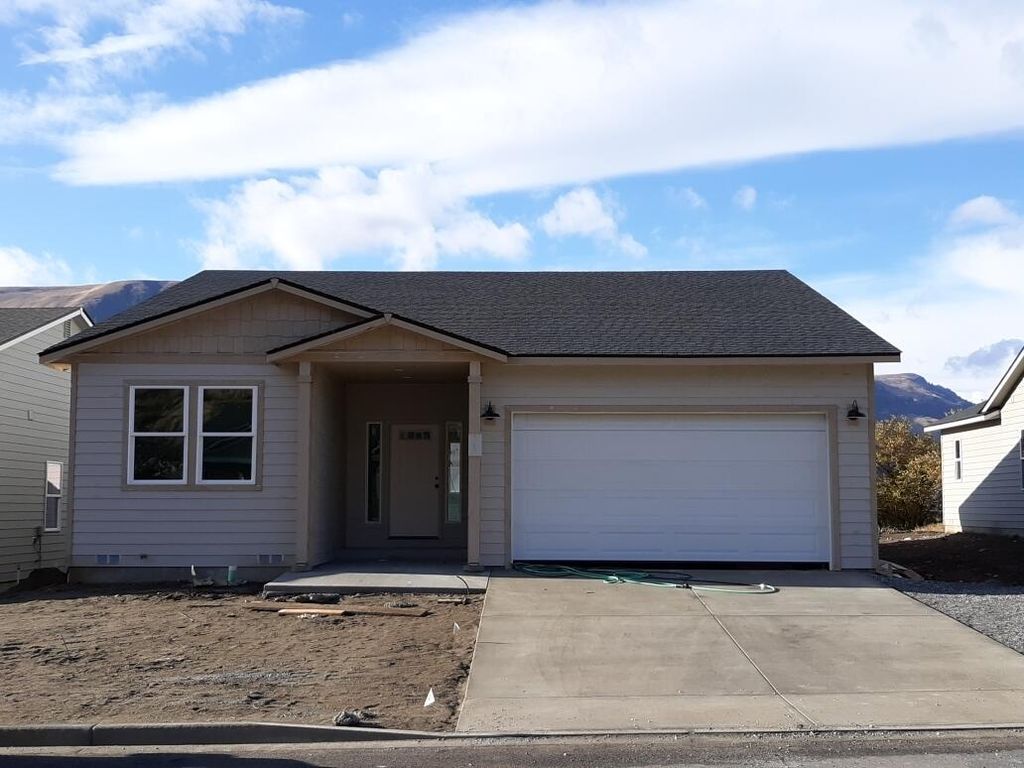 380 Hammond Ln #13, Rock Island, WA 98850