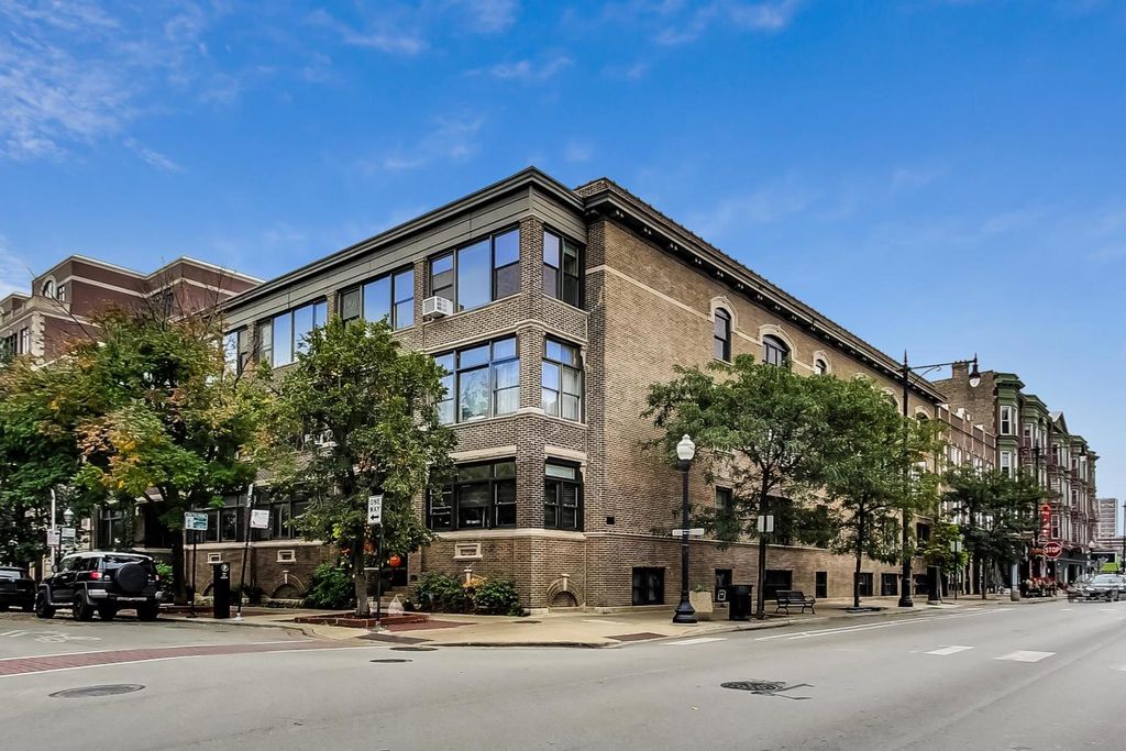 3263 N Broadway St #3, Chicago, IL 60657