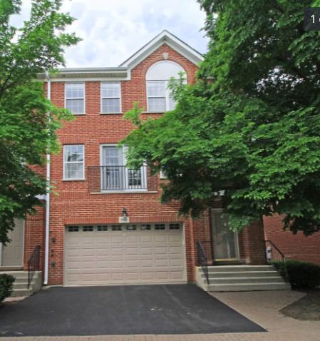 905 Enfield Dr #15-G1, Northbrook, IL 60062