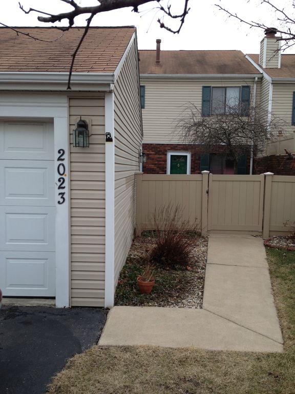 2023 Laura Ln, Chesterton, IN 46304