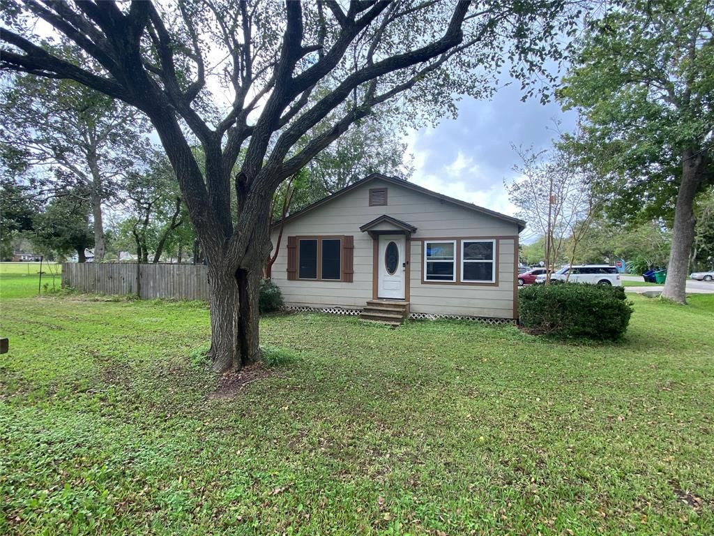134 2nd St, Brazoria, TX 77422
