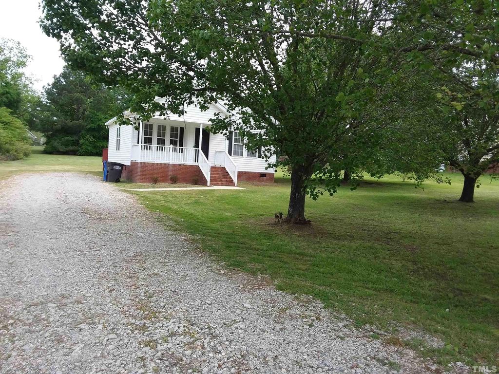 124 Sherman Rd, Fuquay Varina, NC 27526