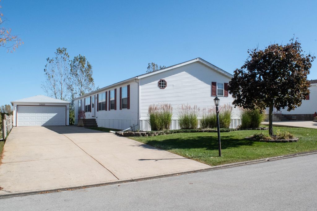23001 S Glen Eagle Dr, Frankfort, IL 60423 Mobile/Manufactured for Sale