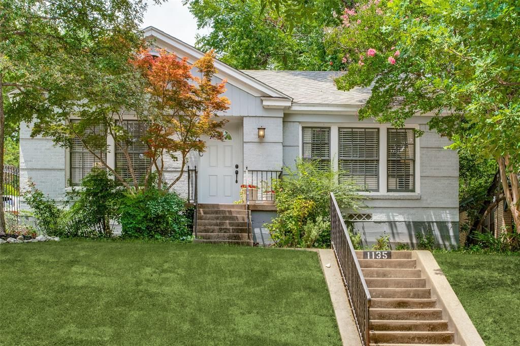 1135 N Edgefield Ave, Dallas, TX 75208