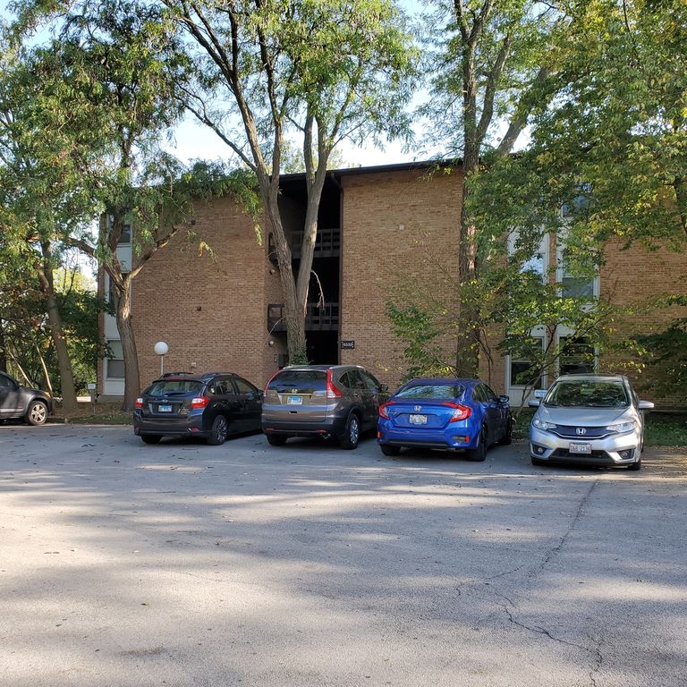 5532 E Lake Dr #64-C, Lisle, IL 60532