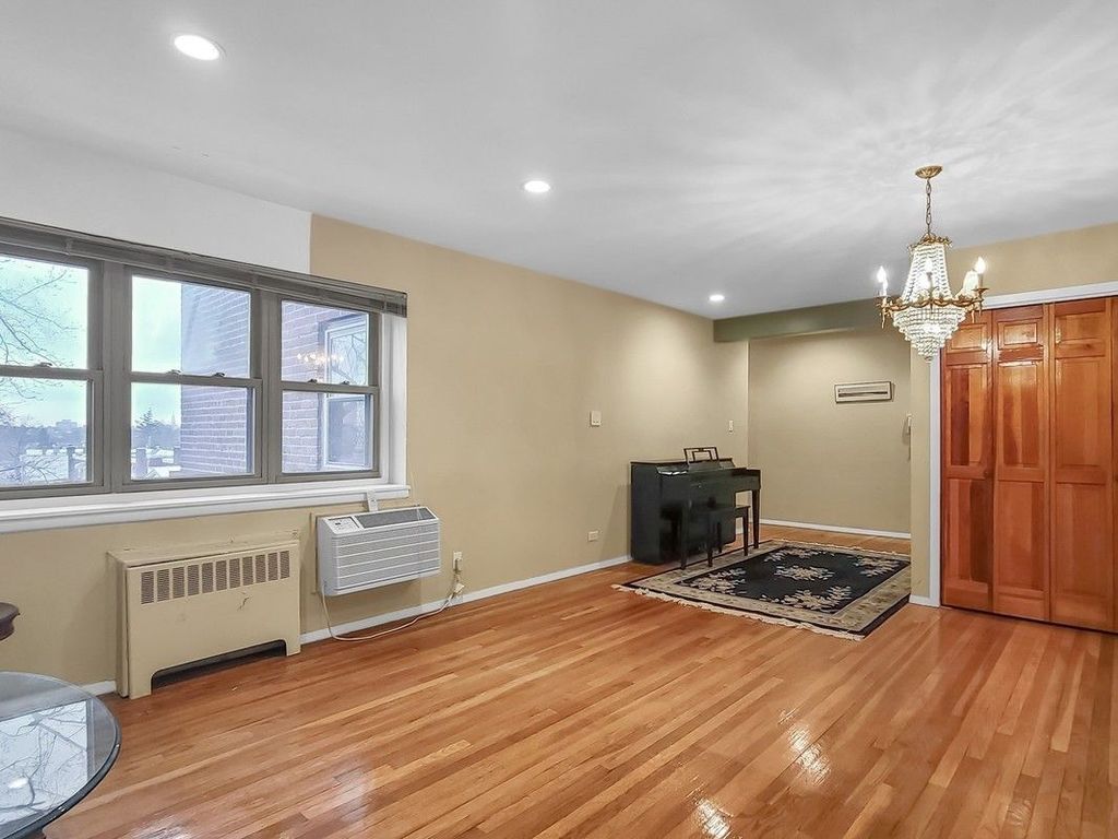 14455 Melbourne Ave 3F, Flushing, NY 11367 2 Bed, 1 Bath Coop 16