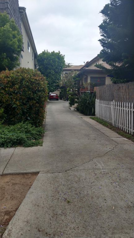 1711 Barry Ave, Los Angeles, CA 90025