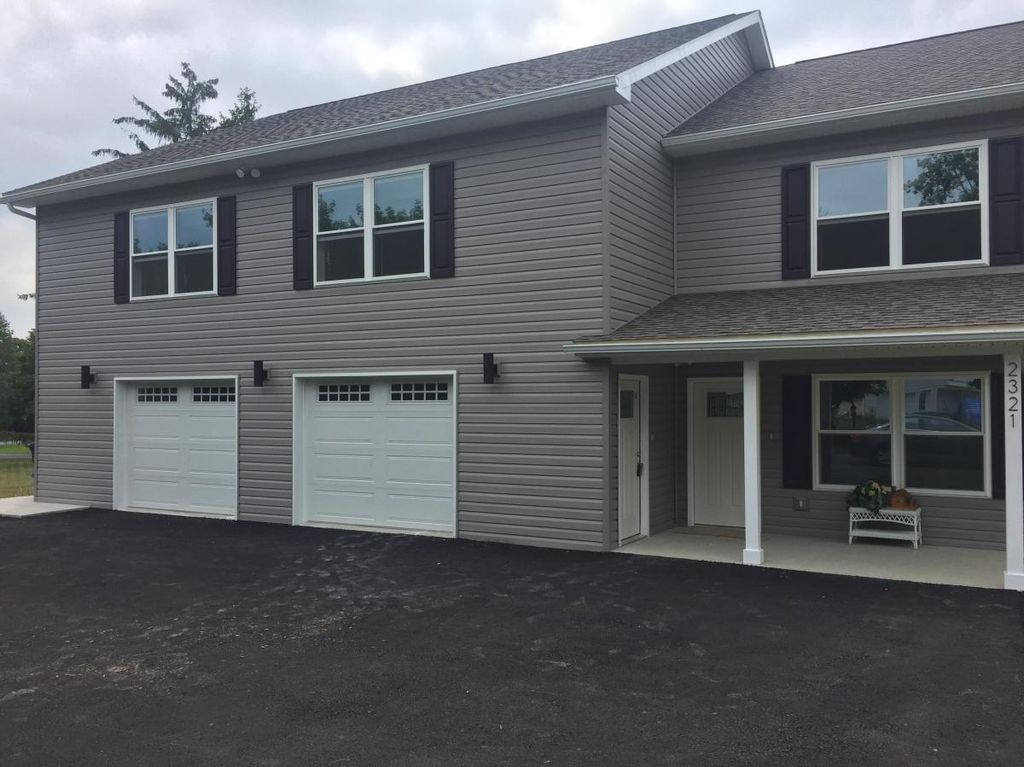2321 Smoke Dr #B, Hollidaysburg, PA 16648