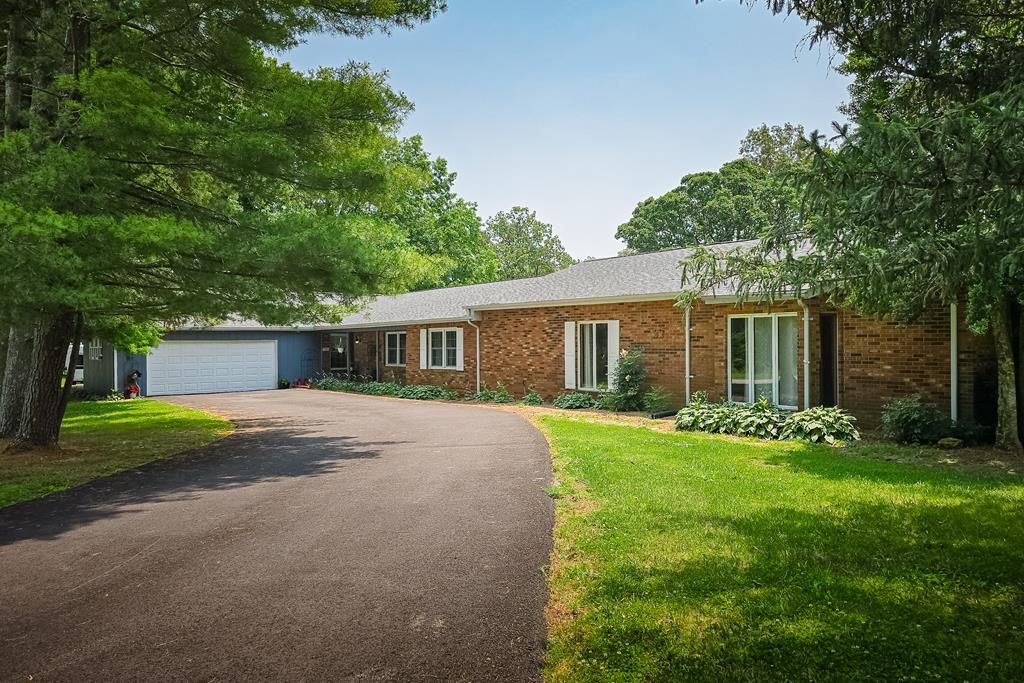 393 Fate Lutz Rd, Hanson, KY 42413