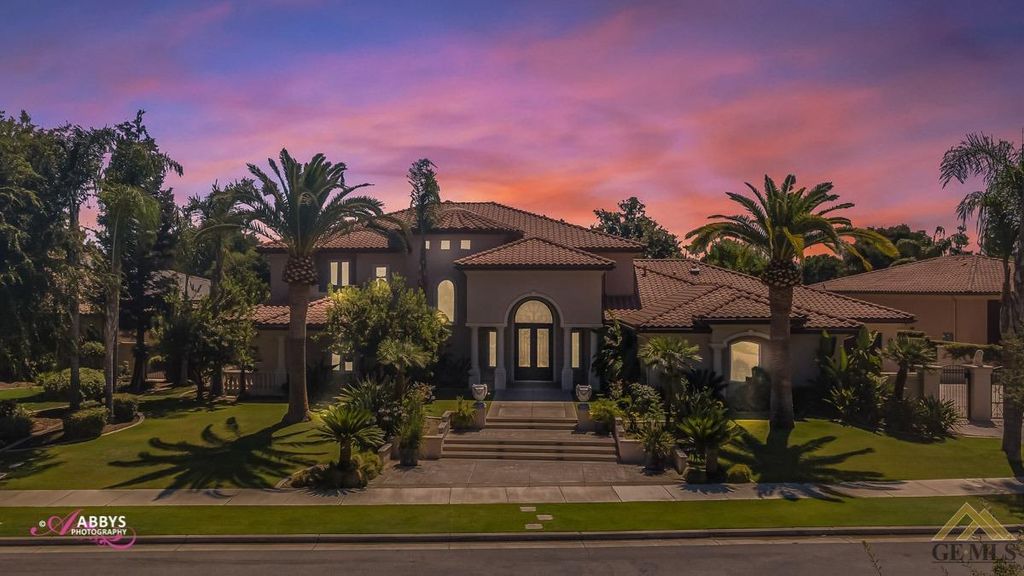 2408 Parkgate St, Bakersfield, CA 93311