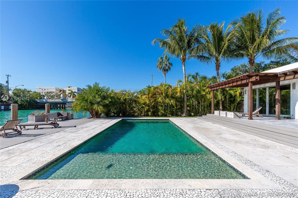 970 S Shore Dr, Miami Beach, FL 33141