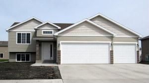 733 35th Ave E, West Fargo, ND 58078