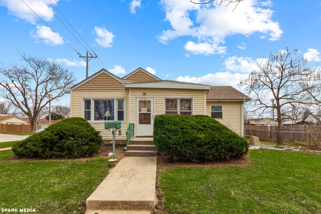 3245 Lincoln St, Franklin Park, IL 60131