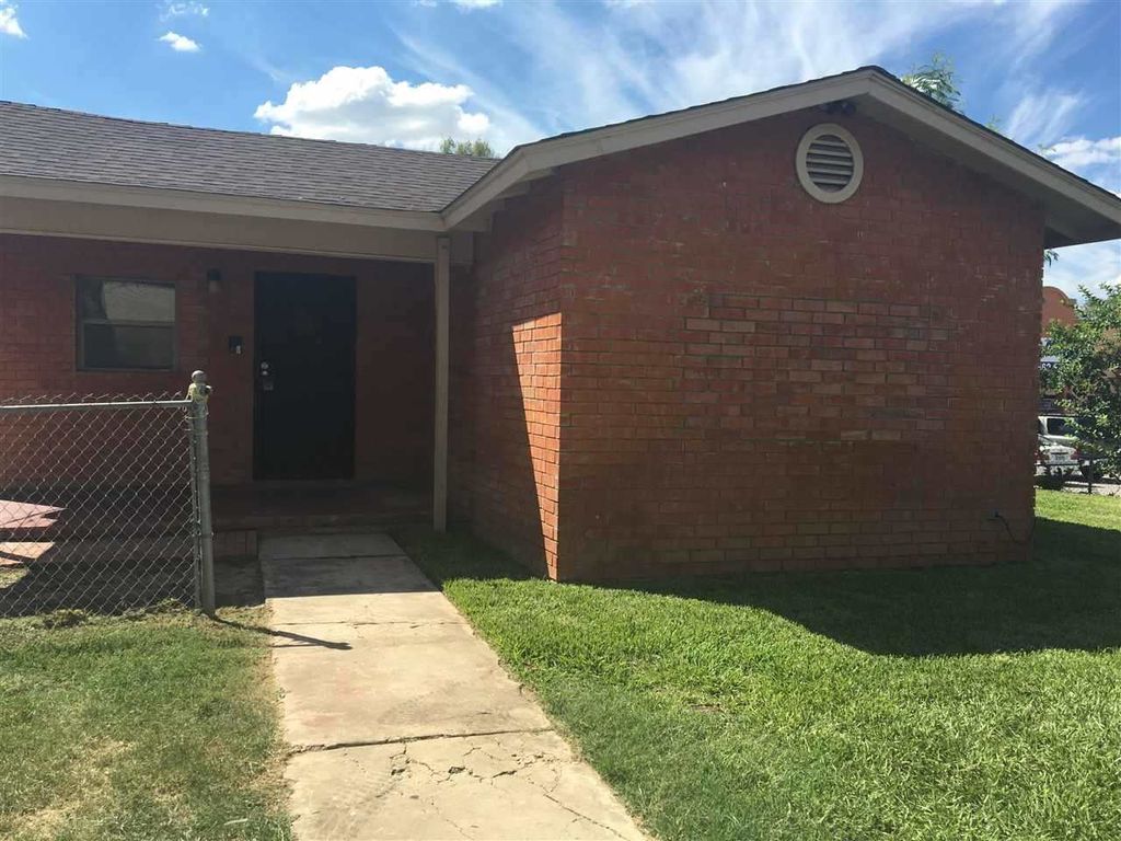 2610 Springfield Ave, Laredo, TX 78040
