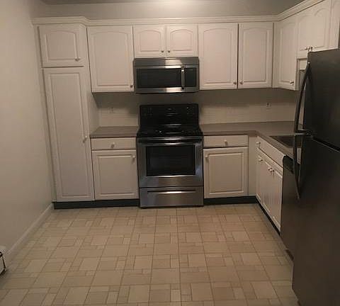 135 Florence St #18, Chestnut Hill, MA 02467