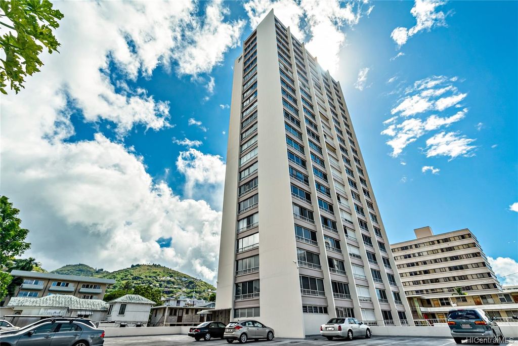 1310 Heulu St #201, Honolulu, HI 96822