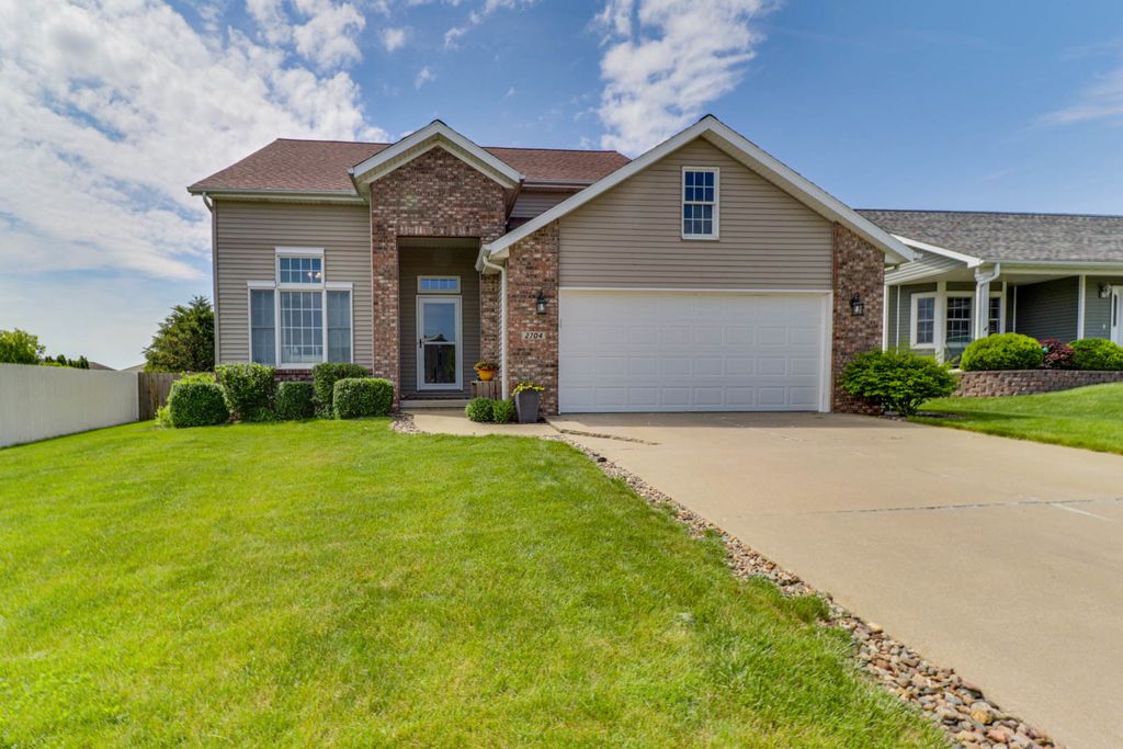 2704 Stratmoor Dr, Bloomington, IL 61705 Trulia