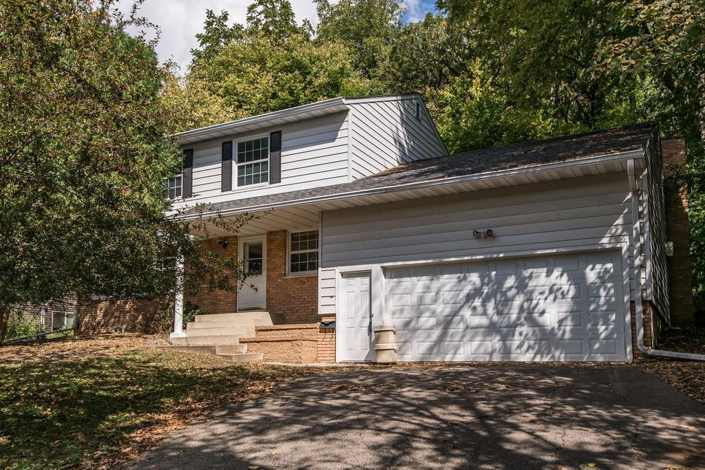 1046 14th Ave SW, Rochester, MN 55902