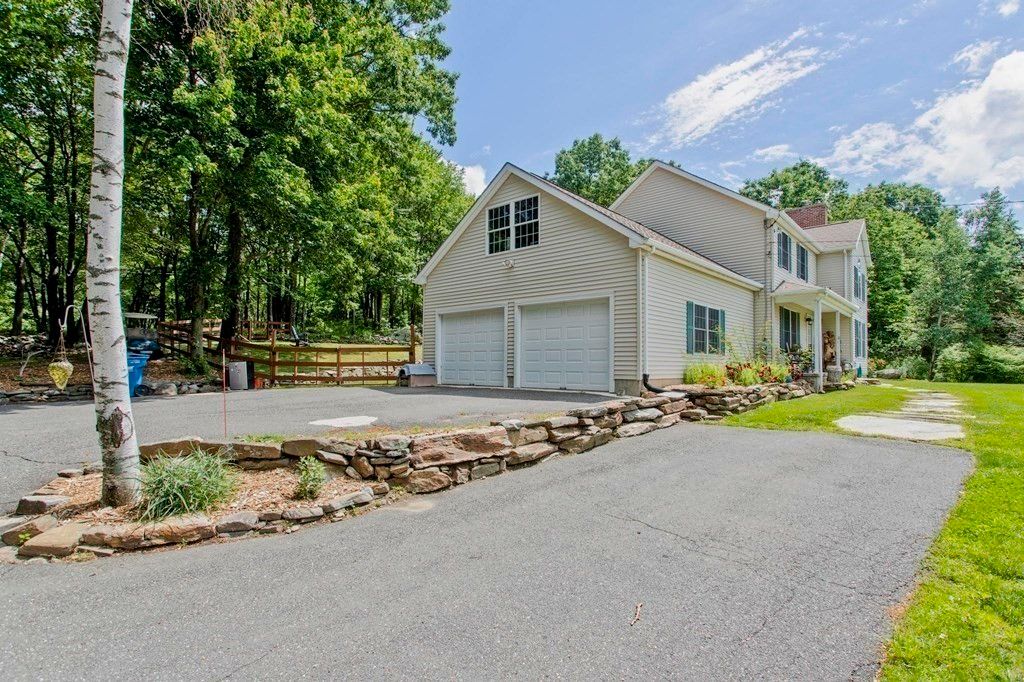 27 Old Main Rd, Montgomery, MA 01085