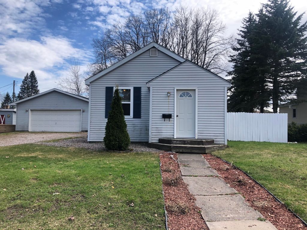 1012 E 7th Ave, Sault Sainte Marie, MI 49783