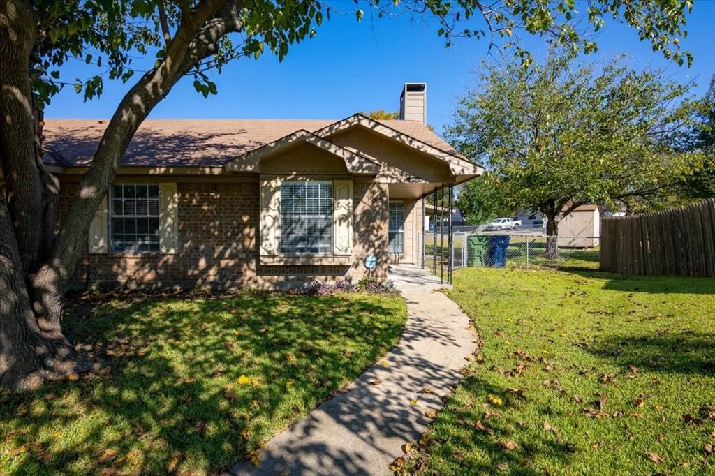 3915 Queens Ct, Garland, TX 75043