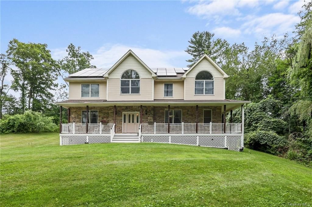12 Mayer Dr, Montebello, NY 10901