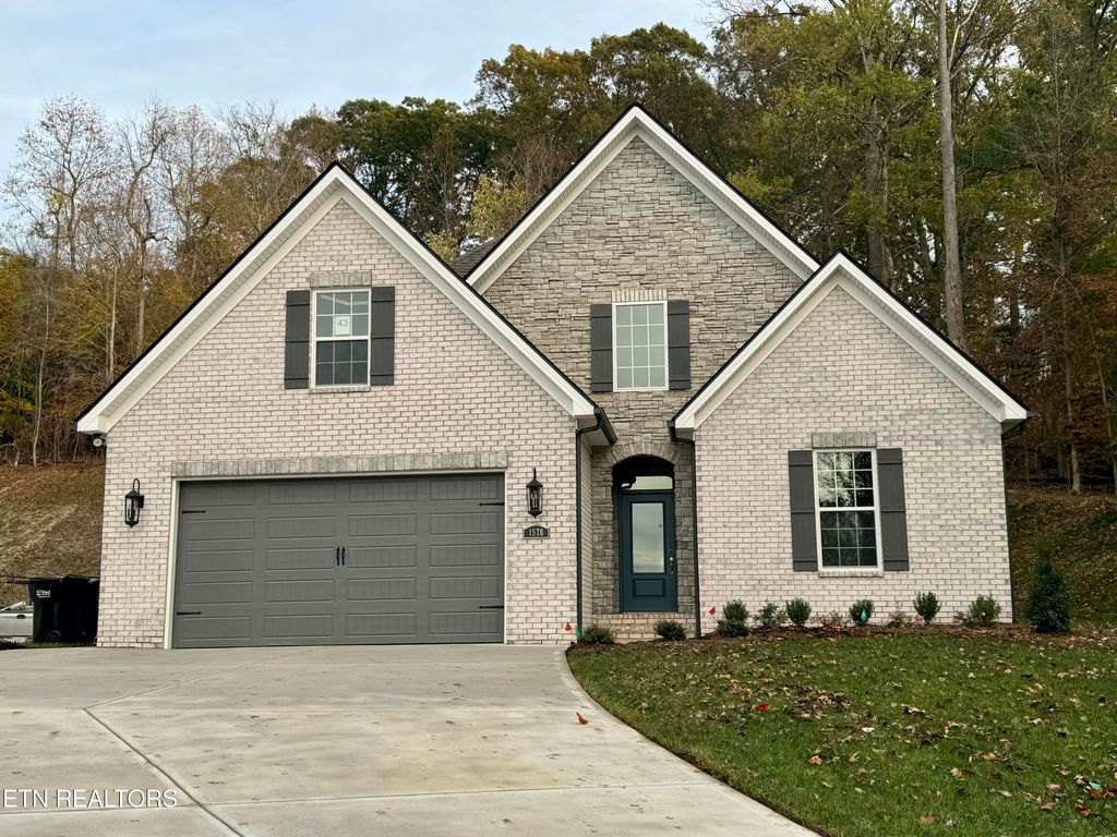 1570 Bronze Ln, Knoxville, TN 37922