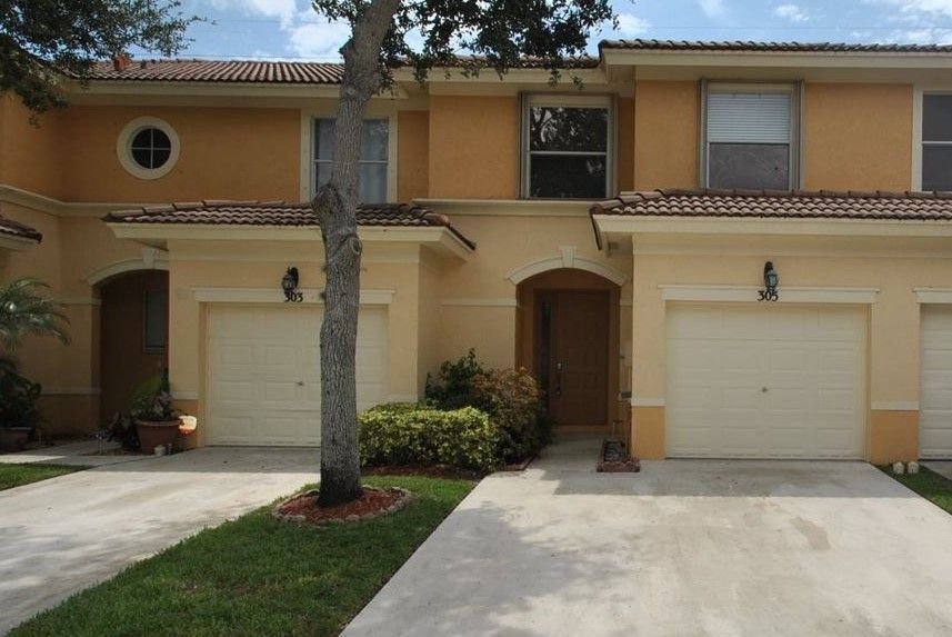 305 River Bluff Ln, Royal Palm Beach, FL 33411